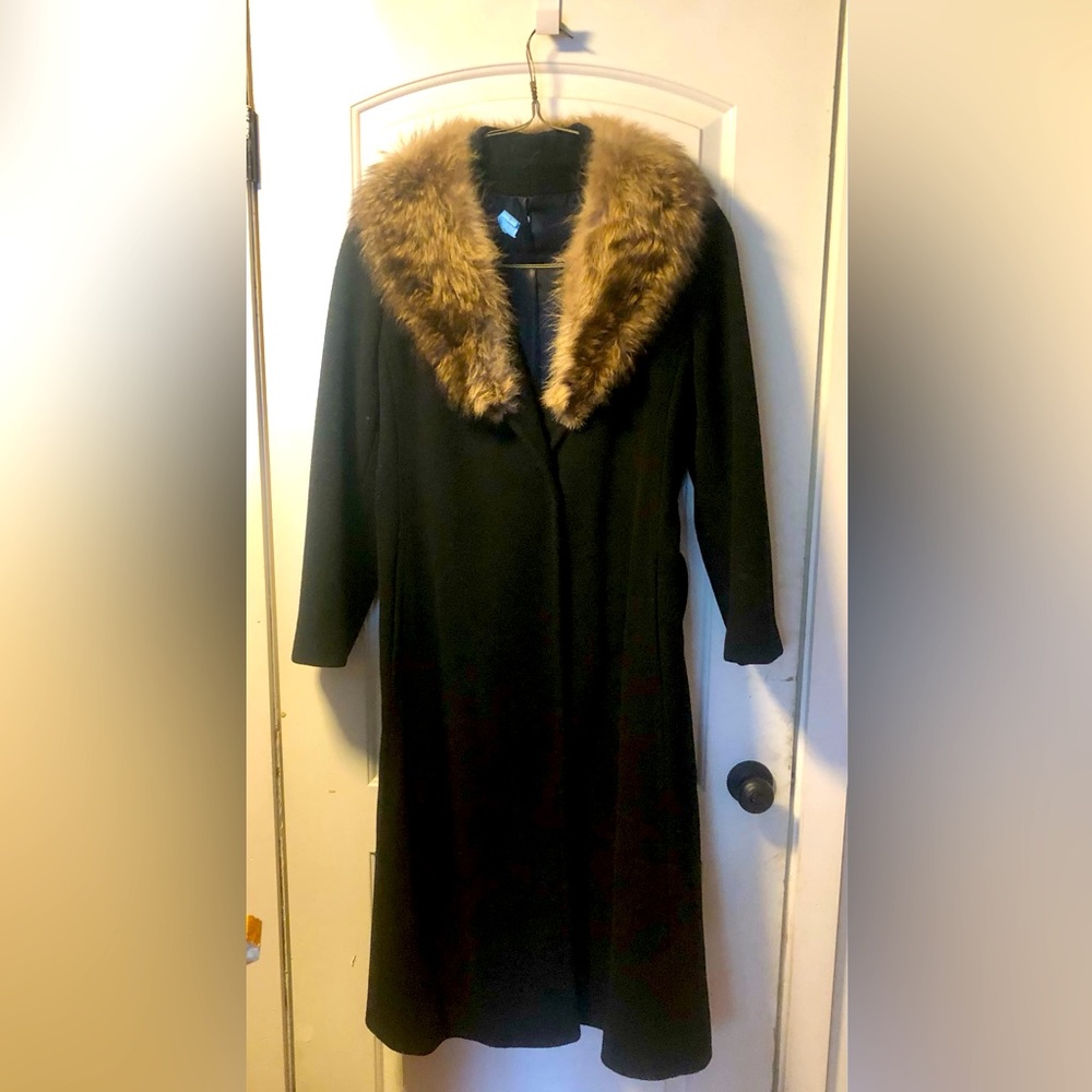 Ladies Vintage- Fur & Silk Lined- Strap - Dry Clean Only.  Size L-XL 8-12